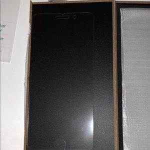 Iphone 7 or 6 PLUS screen protector.